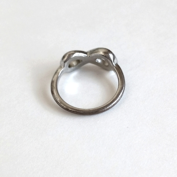 Vintage Silver Infinity Knot Ring 4 - Picture 7 of 11